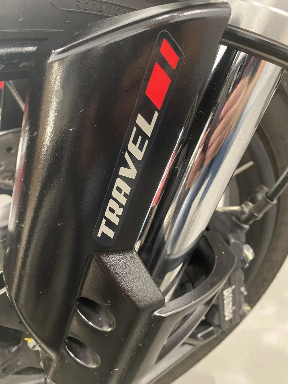 Moto Guzzi V85 TT Evocative Graphics (2019 - 20) (2)