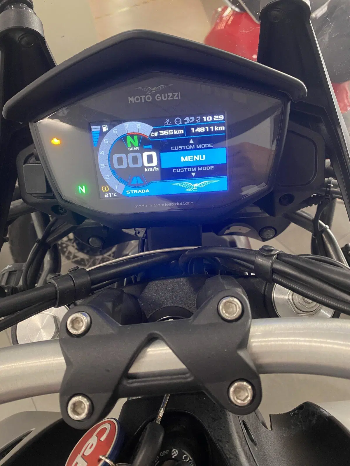 Moto Guzzi V85 TT Evocative Graphics (2019 - 20) (3)