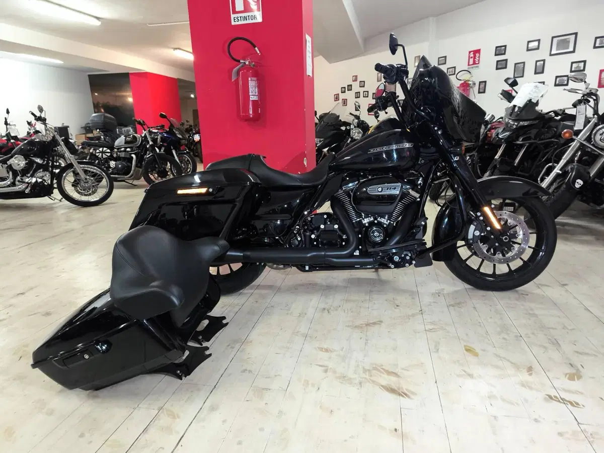 Harley-Davidson 114 Street Glide Special (2019 - 20) - FLHXS (2)