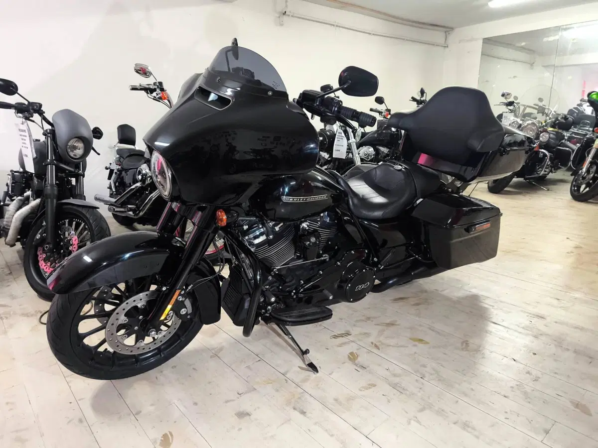Harley-Davidson 114 Street Glide Special (2019 - 20) - FLHXS (3)