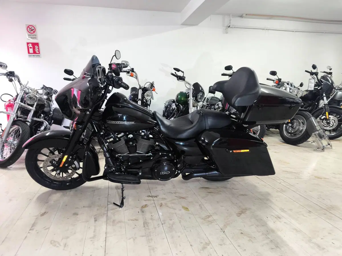 Harley-Davidson 114 Street Glide Special (2019 - 20) - FLHXS (4)