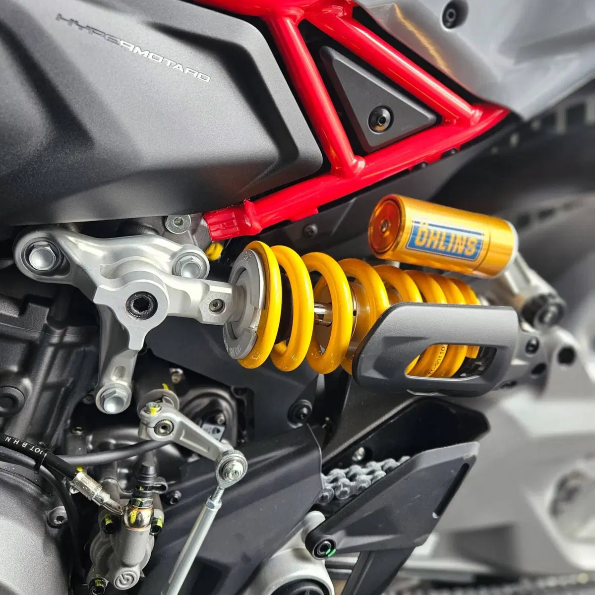 Ducati Hypermotard V2 SP (2026) (4)