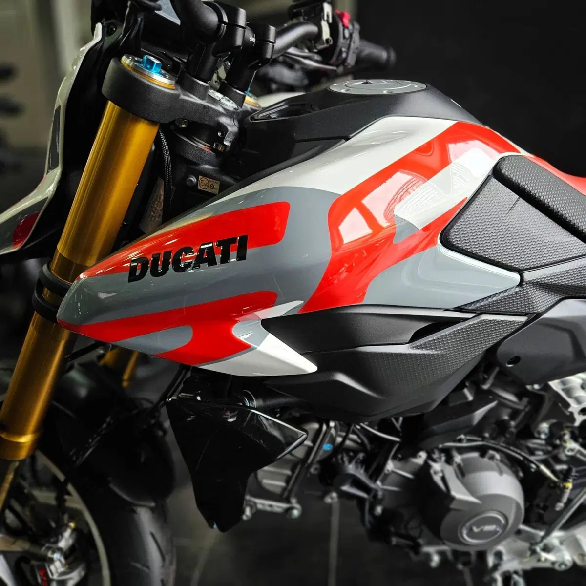 Ducati Hypermotard V2 SP (2026) (5)
