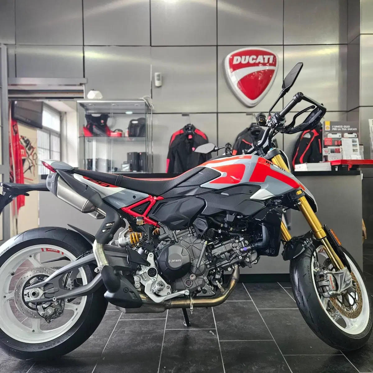 Ducati Hypermotard V2 SP (2026) (8)