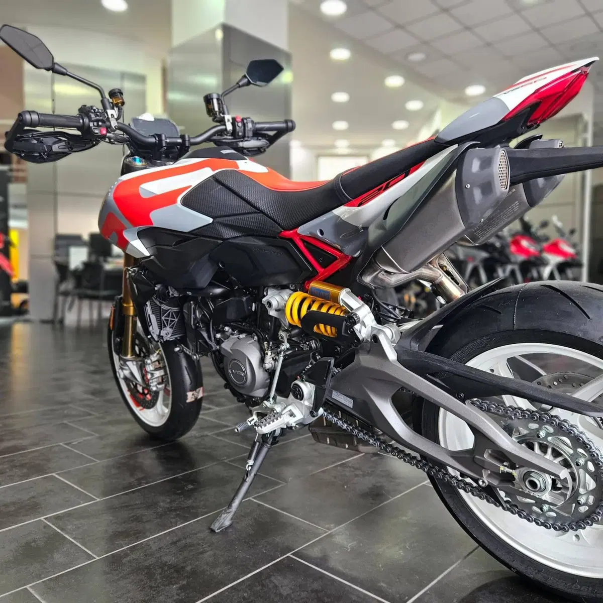 Ducati Hypermotard V2 SP (2026) (9)