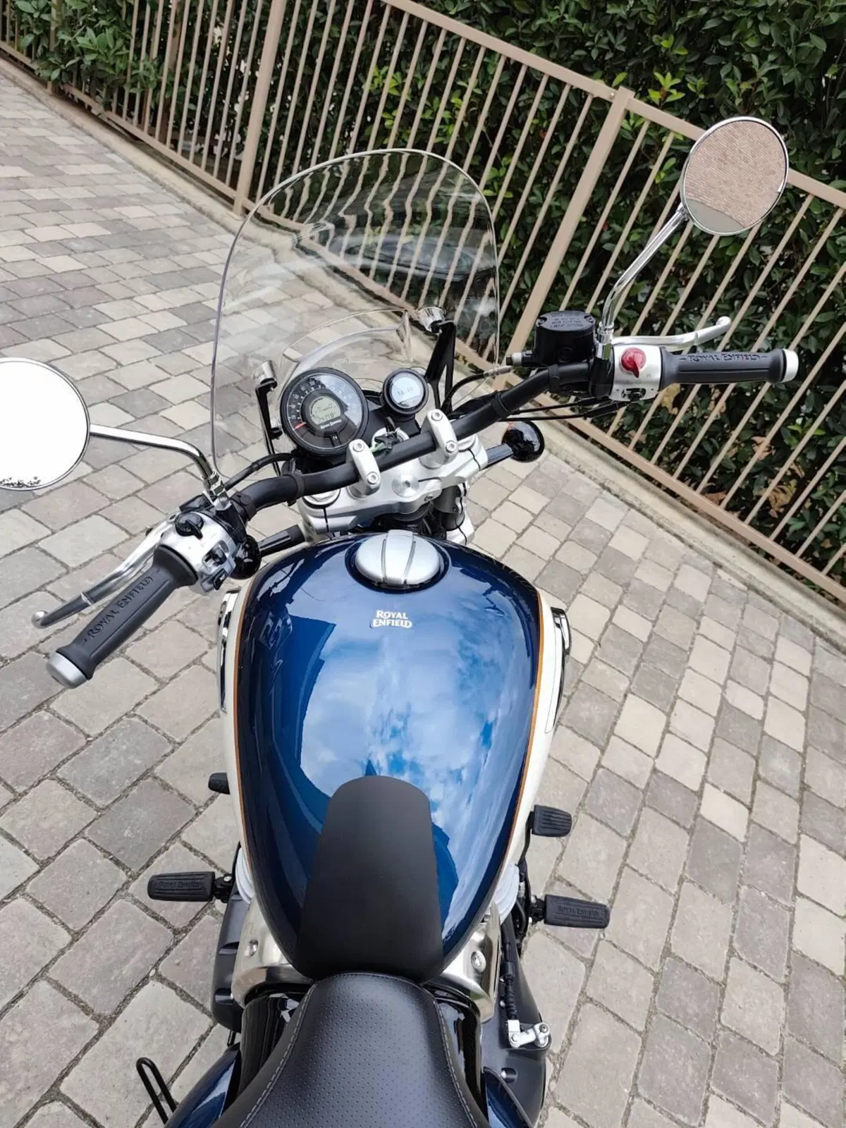 Royal Enfield Super Meteor 650 (2023 - 26) (2)