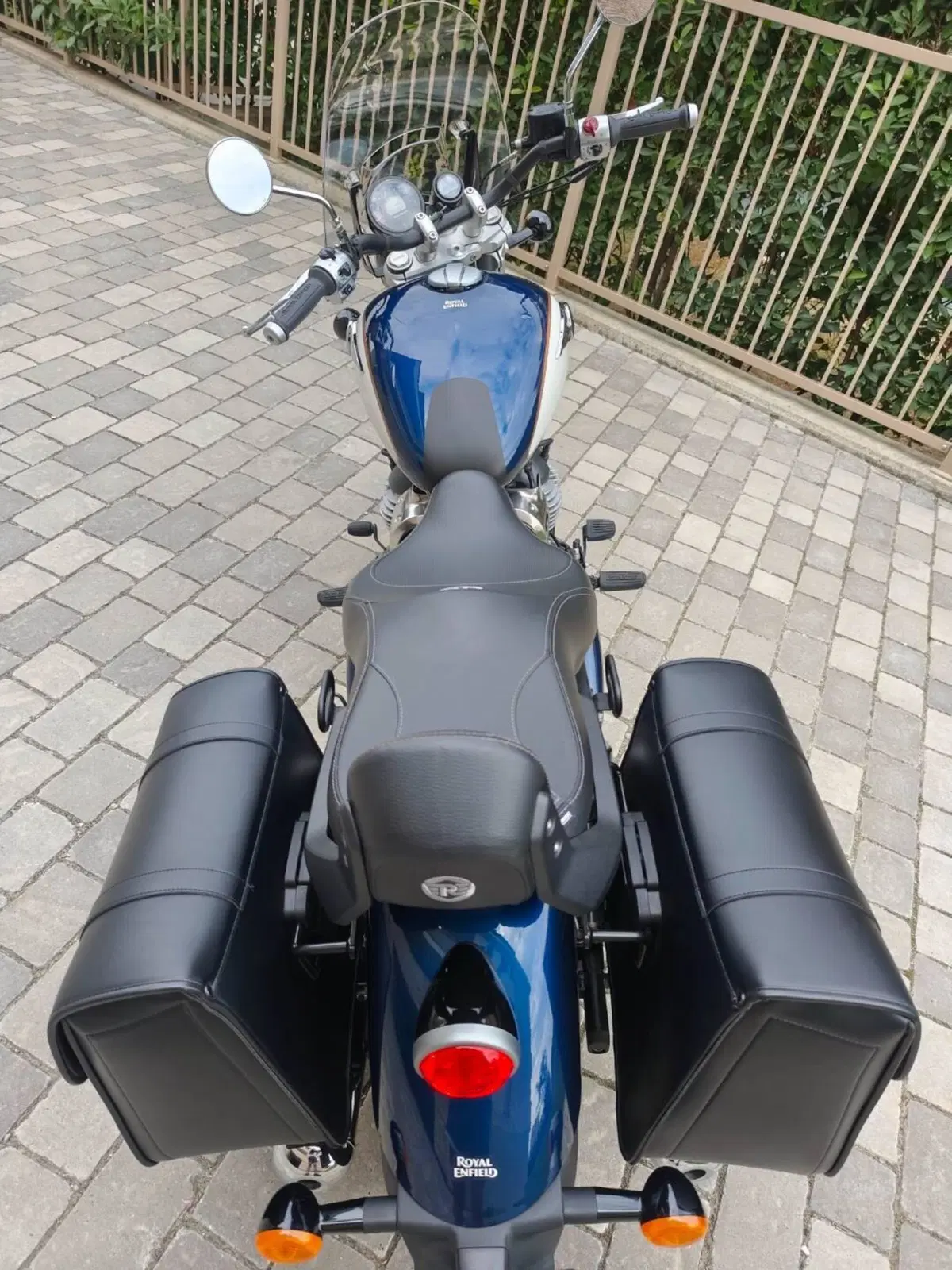 Royal Enfield Super Meteor 650 (2023 - 26) (3)