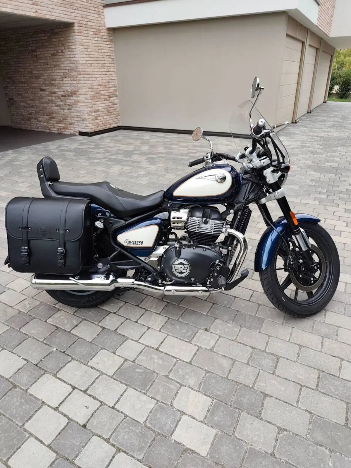 Royal Enfield Super Meteor 650 (2023 - 26) (4)