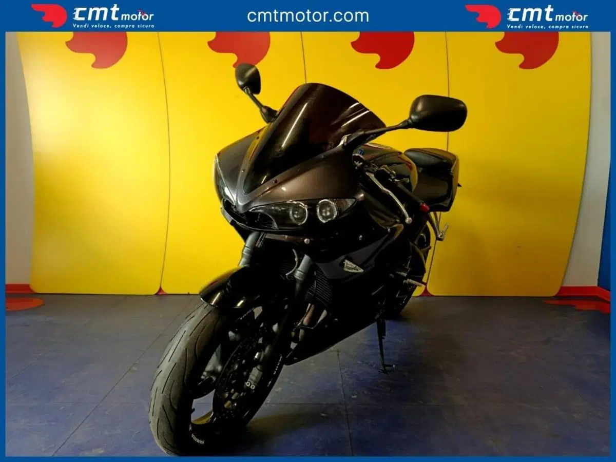 Yamaha YZF R6 (2005 - 06) (2)