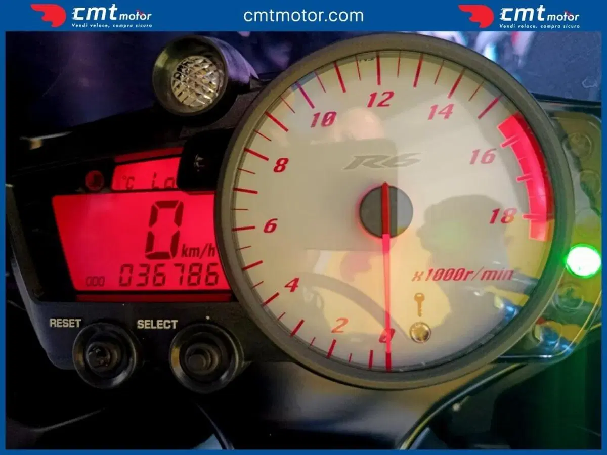 Yamaha YZF R6 (2005 - 06) (5)