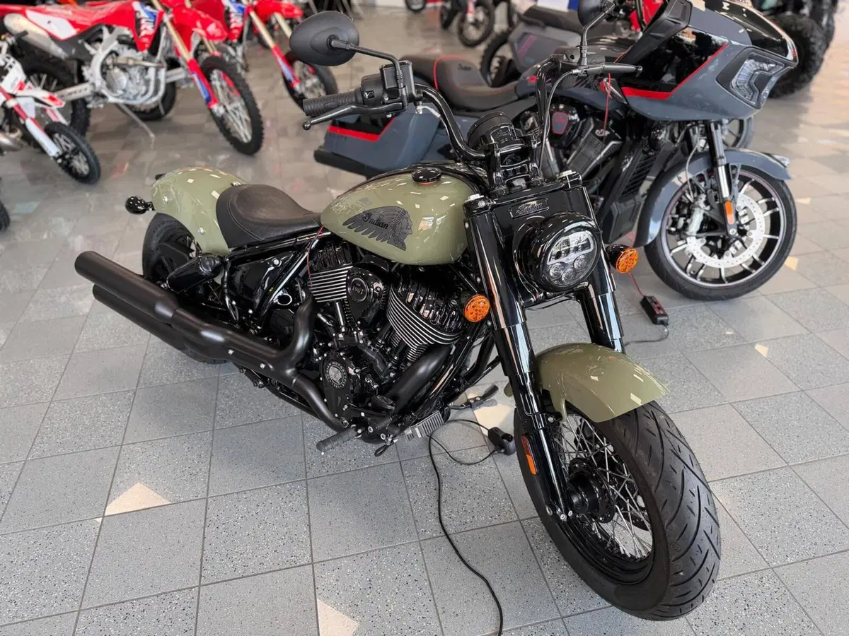 Indian Chief 1890 Bobber Dark Horse (2021 - 26) (2)
