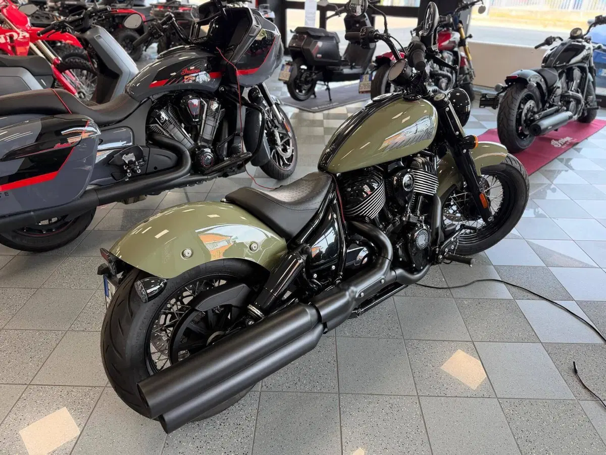 Indian Chief 1890 Bobber Dark Horse (2021 - 26) (3)