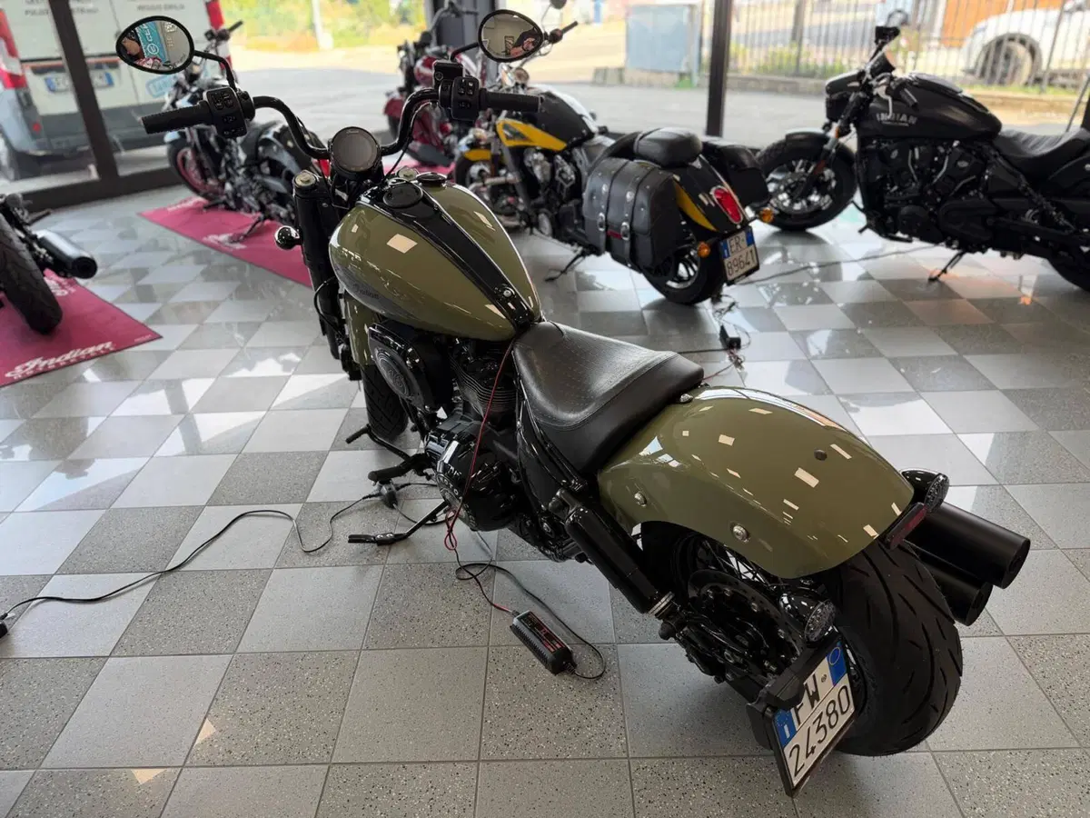 Indian Chief 1890 Bobber Dark Horse (2021 - 26) (4)