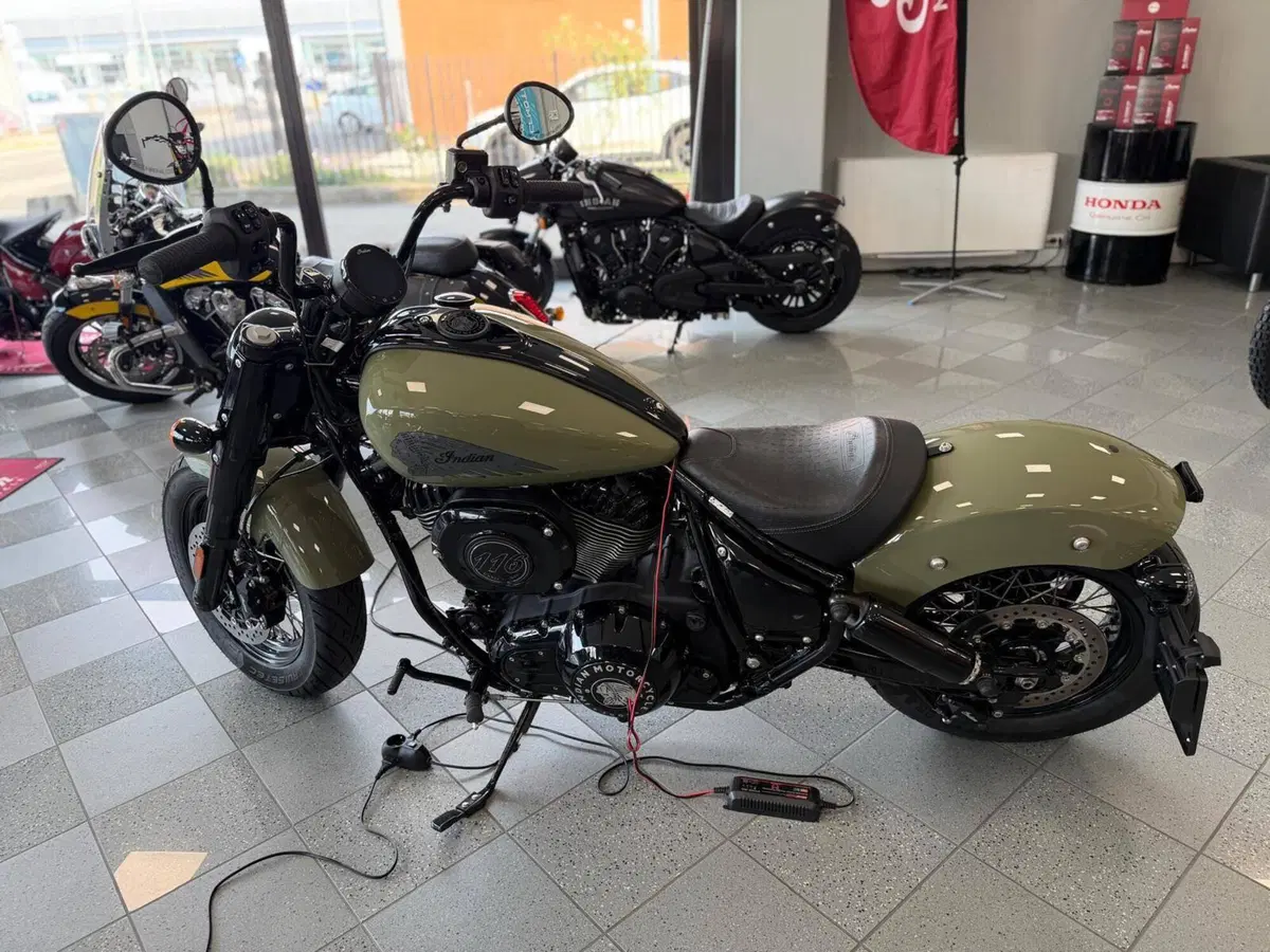 Indian Chief 1890 Bobber Dark Horse (2021 - 26) (5)