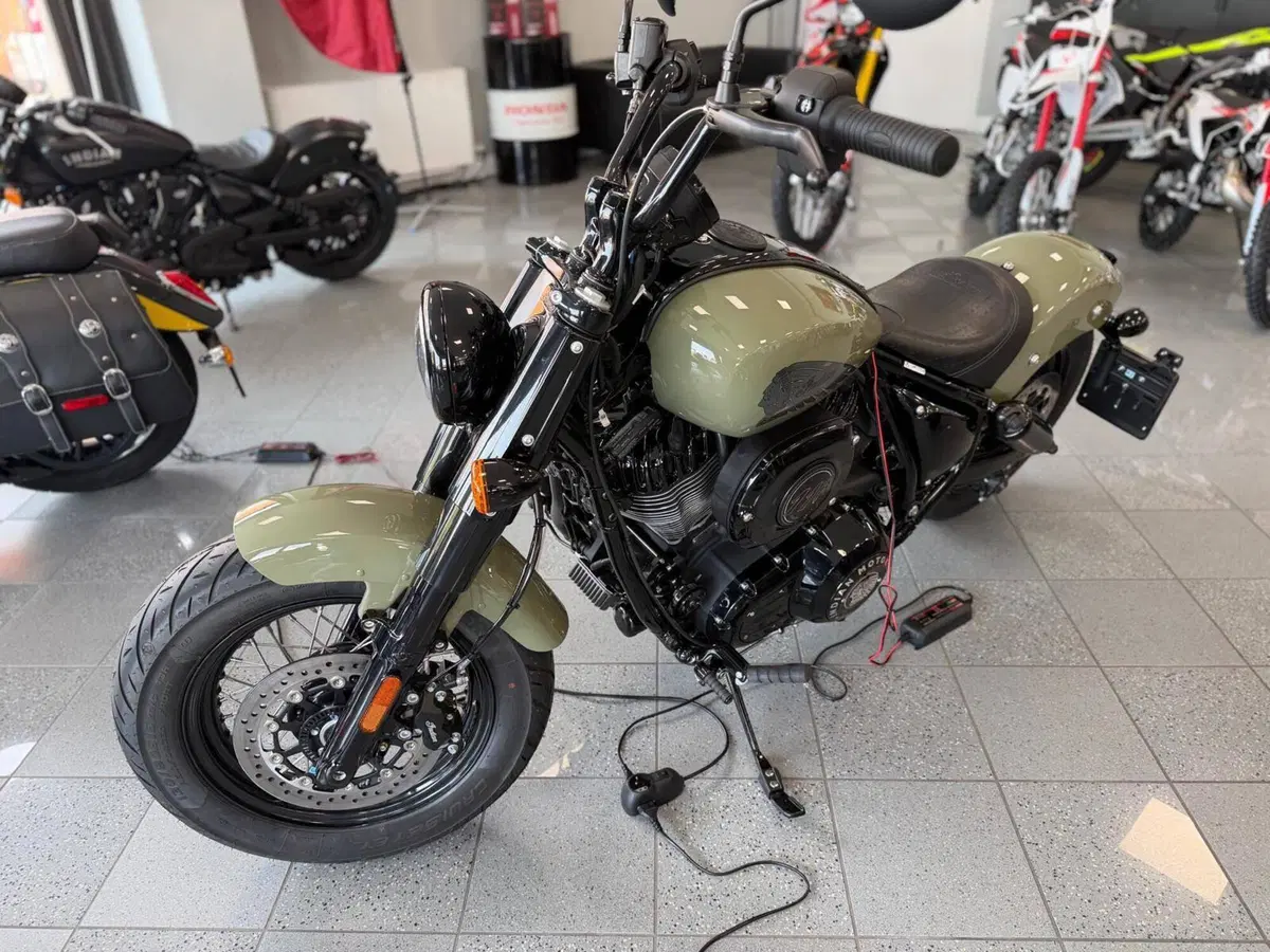 Indian Chief 1890 Bobber Dark Horse (2021 - 26) (6)