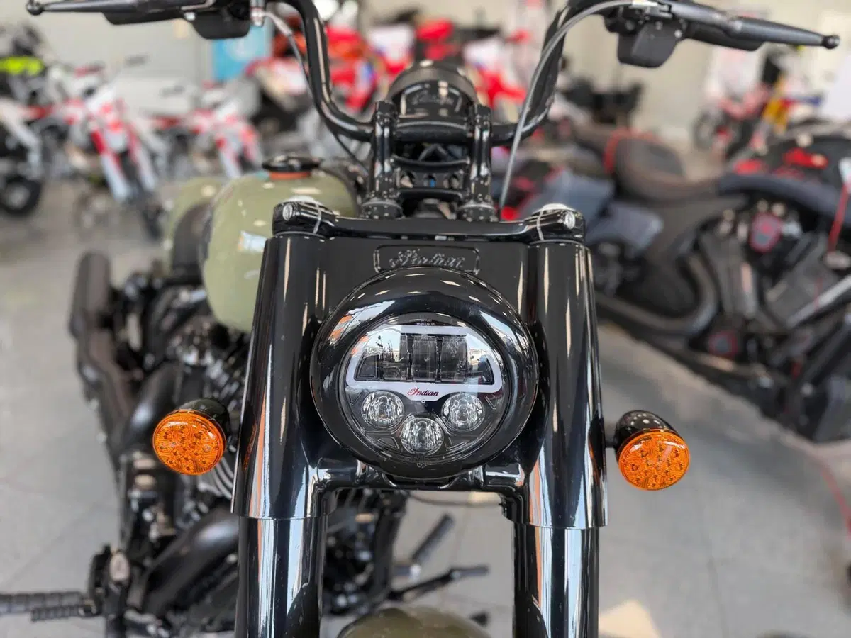 Indian Chief 1890 Bobber Dark Horse (2021 - 26) (8)