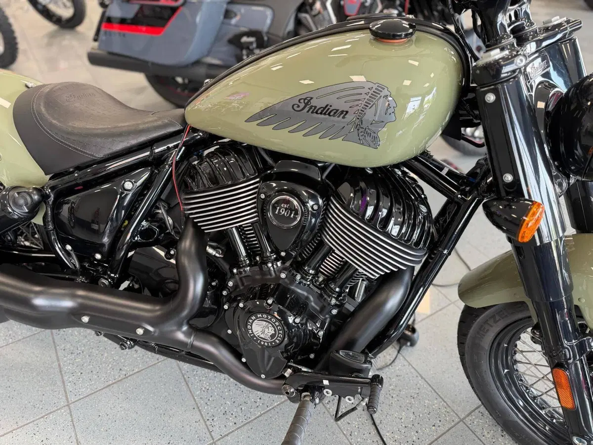 Indian Chief 1890 Bobber Dark Horse (2021 - 26) (9)