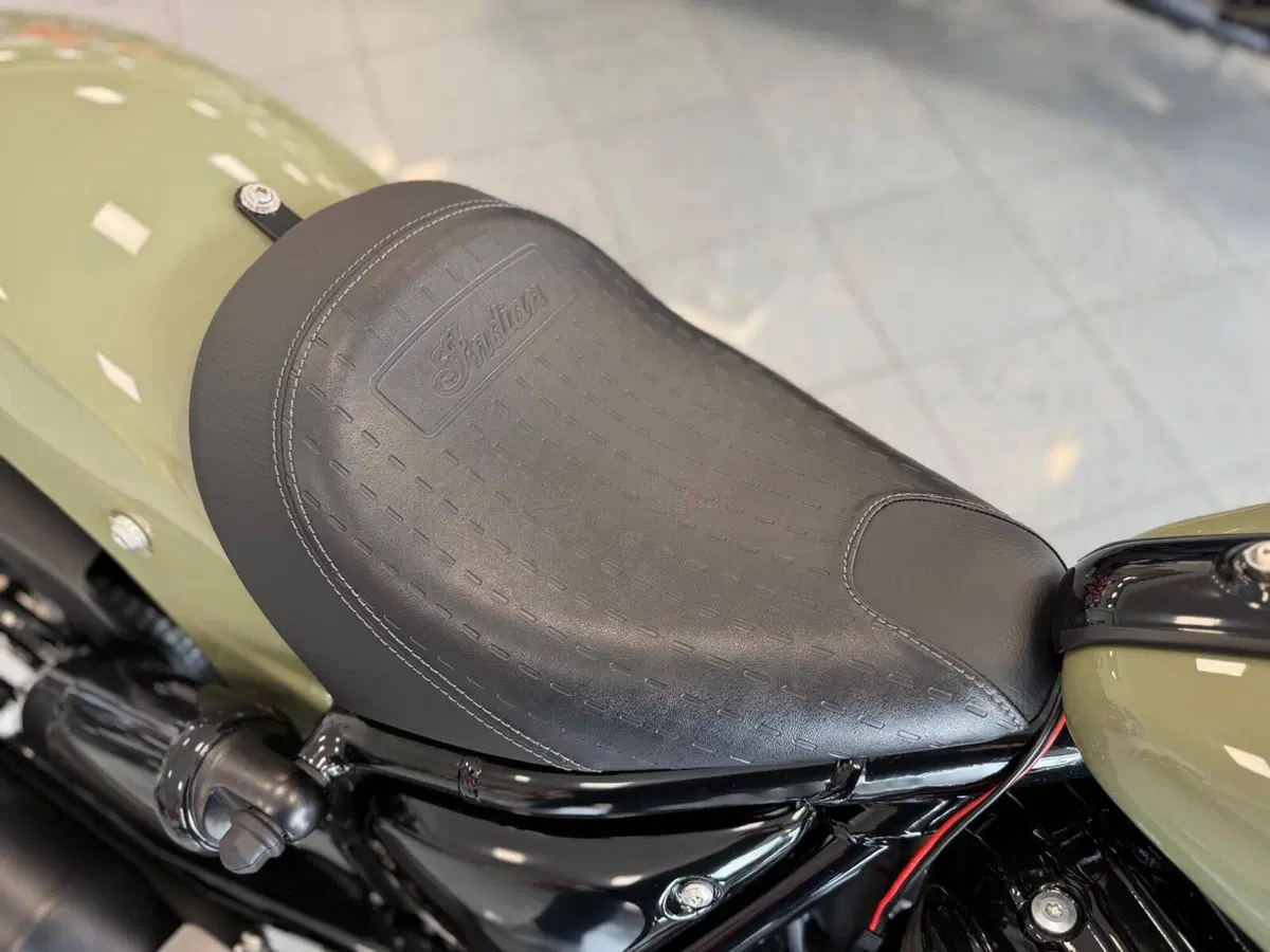 Indian Chief 1890 Bobber Dark Horse (2021 - 26) (10)