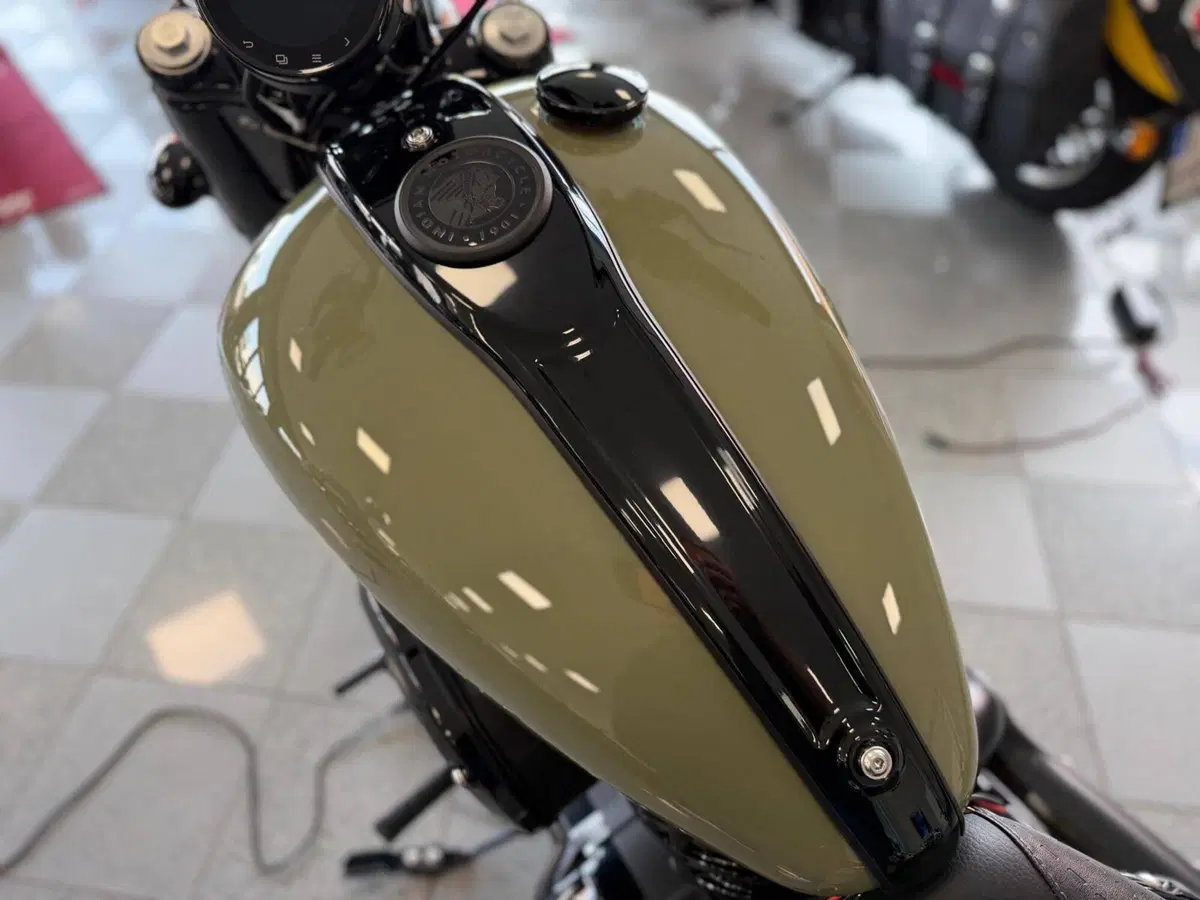 Indian Chief 1890 Bobber Dark Horse (2021 - 26) (11)