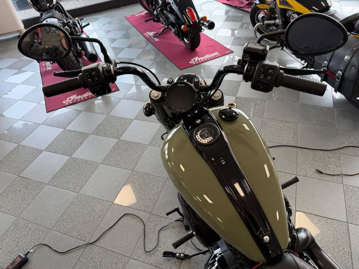 Indian Chief 1890 Bobber Dark Horse (2021 - 26) (12)