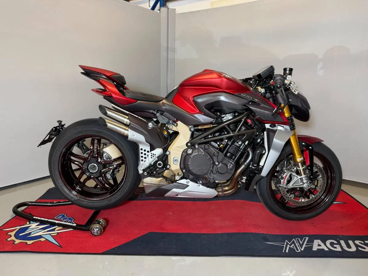 MV Agusta Brutale 1000 Serie Oro (2019 - 20) (2)