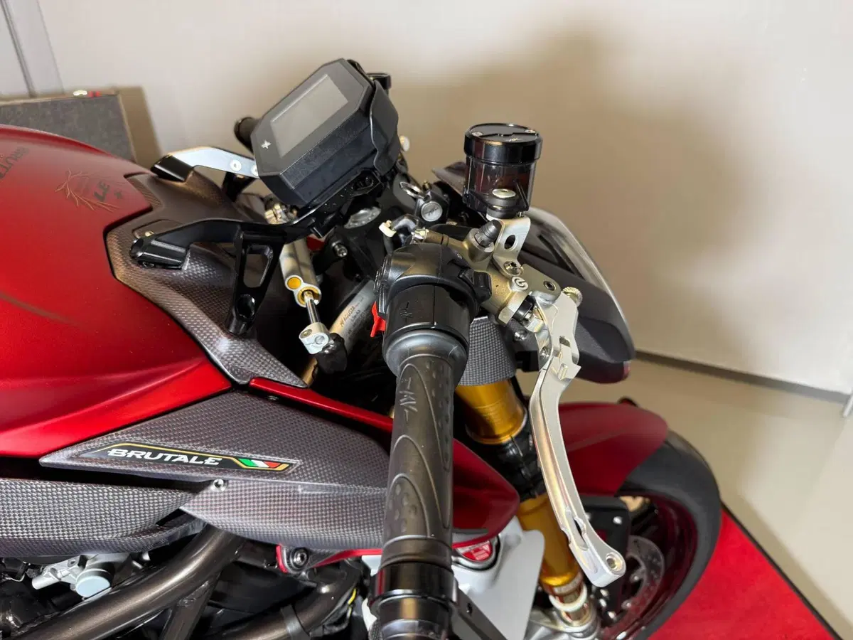 MV Agusta Brutale 1000 Serie Oro (2019 - 20) (4)
