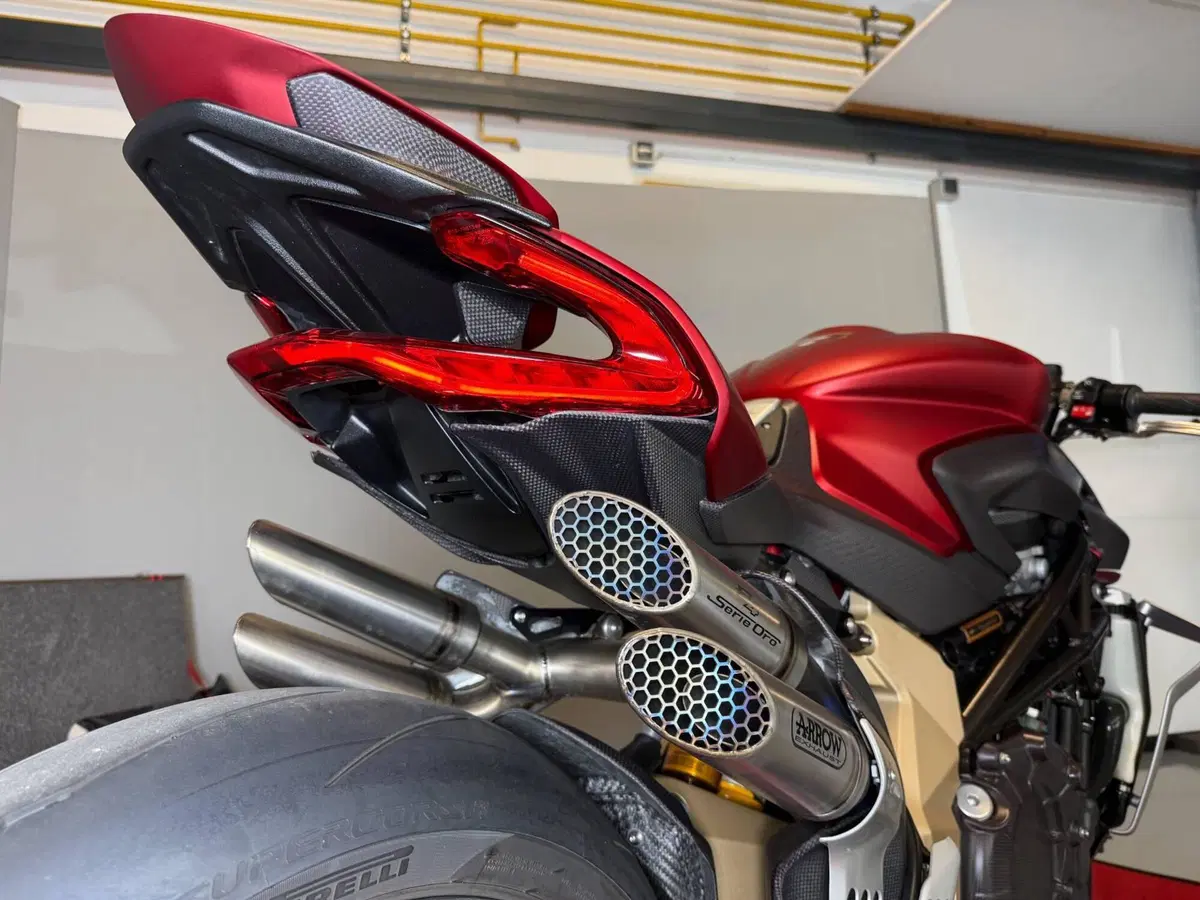 MV Agusta Brutale 1000 Serie Oro (2019 - 20) (6)