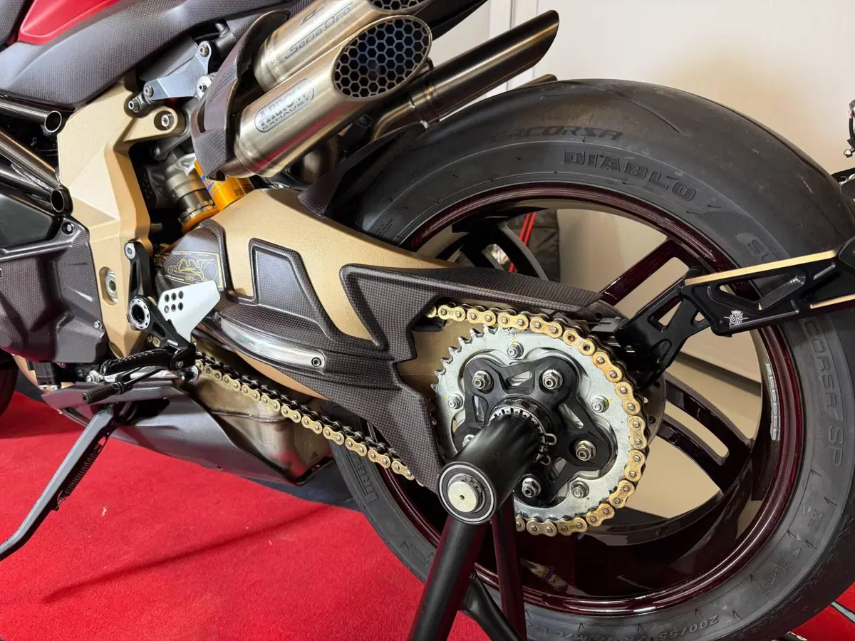 MV Agusta Brutale 1000 Serie Oro (2019 - 20) (8)