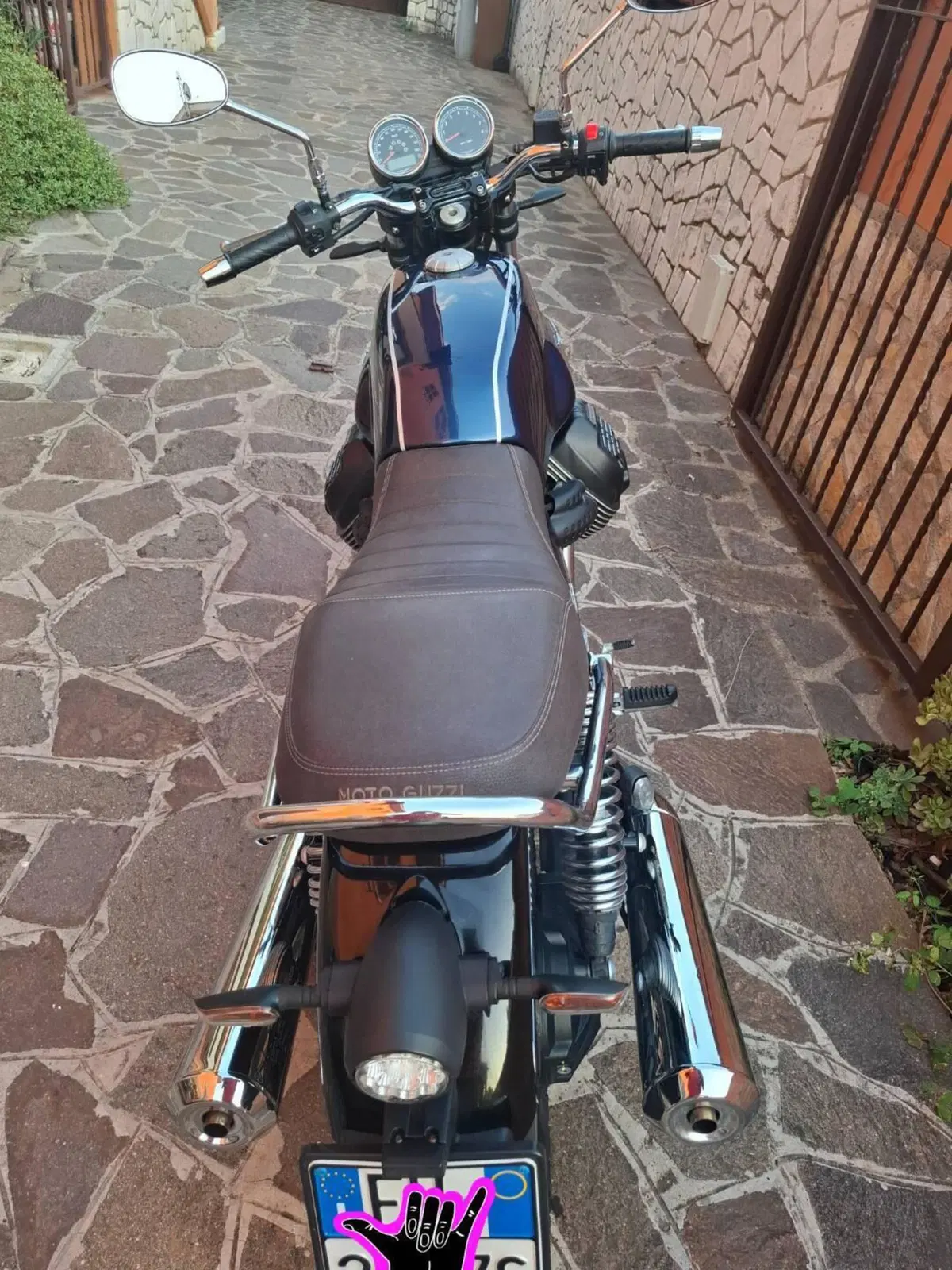 Moto Guzzi V7 Special (2021 - 24) (2)