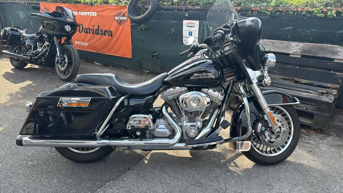 Harley-Davidson 1584 Electra Glide Standard (2008 - 10) - FLHT (2)