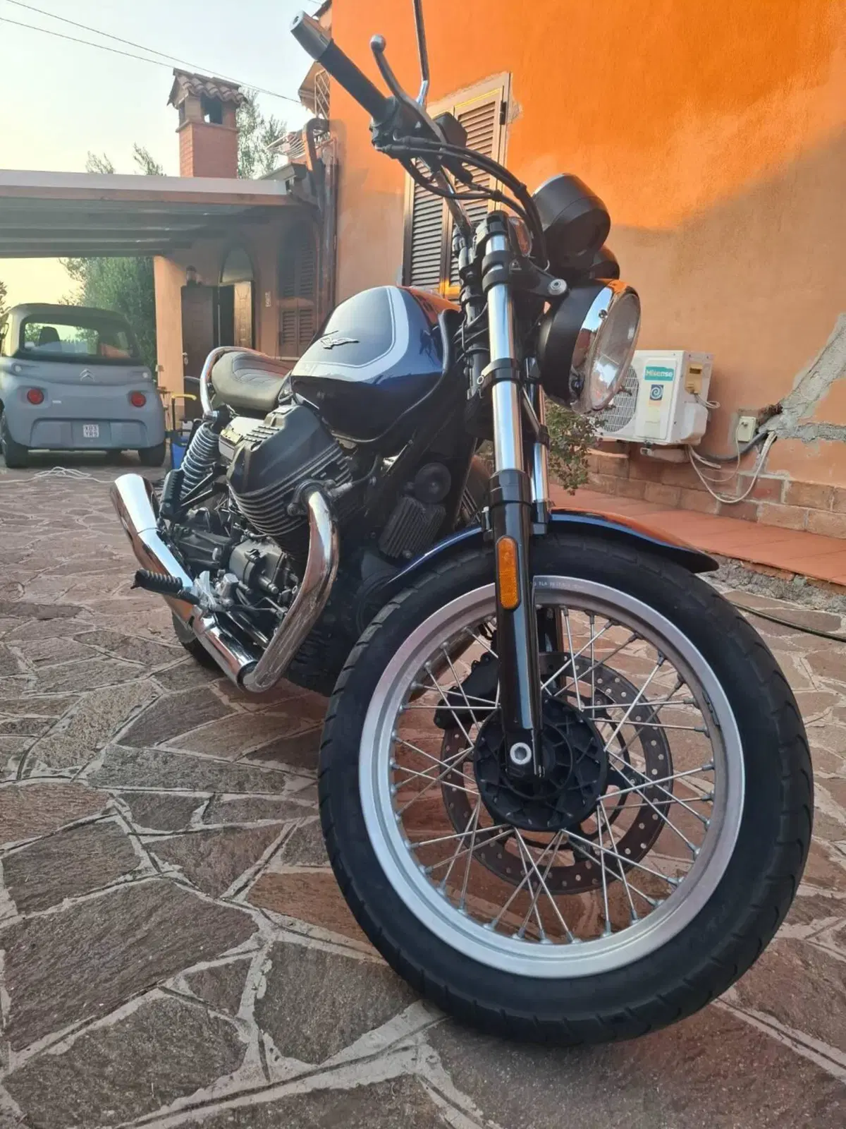 Moto Guzzi V7 Special (2021 - 24) (4)