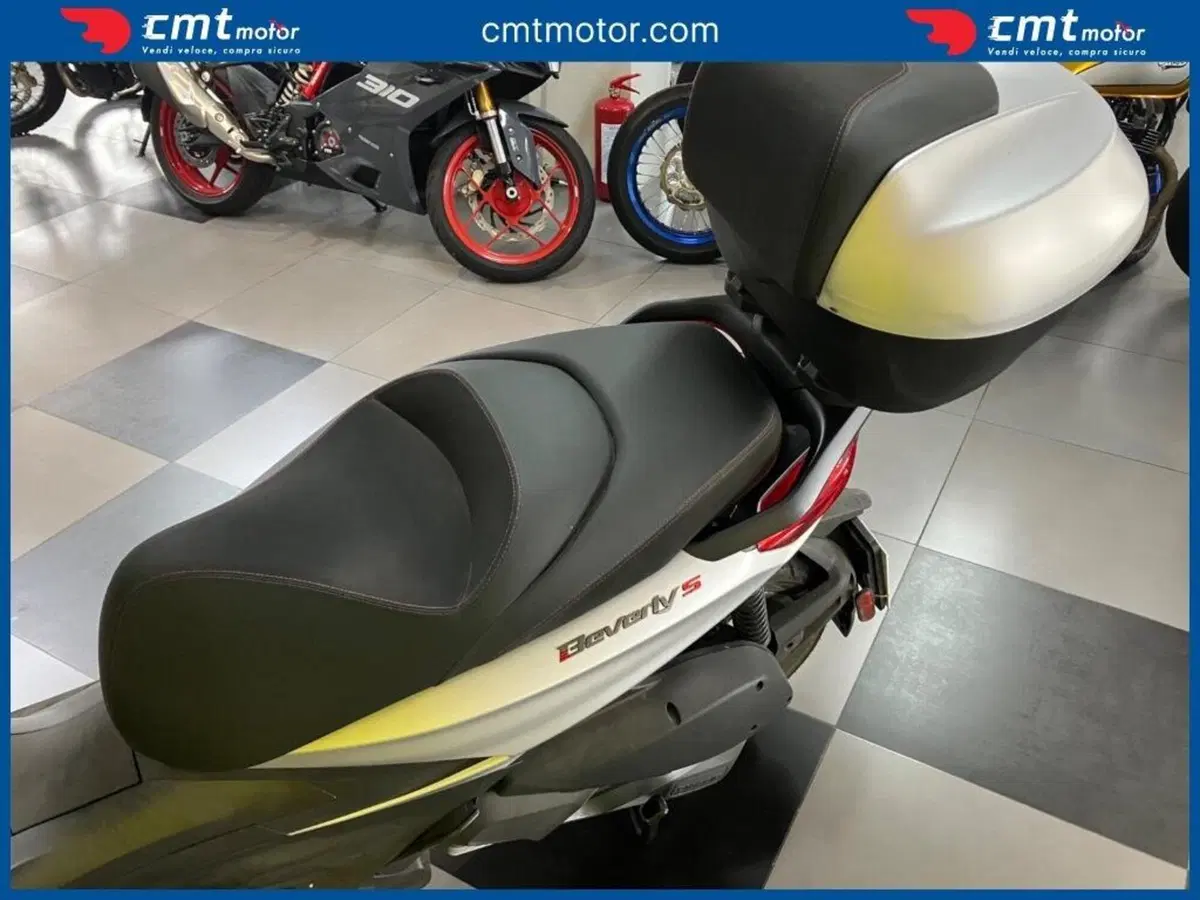 Piaggio Beverly 300 S (2021) (7)