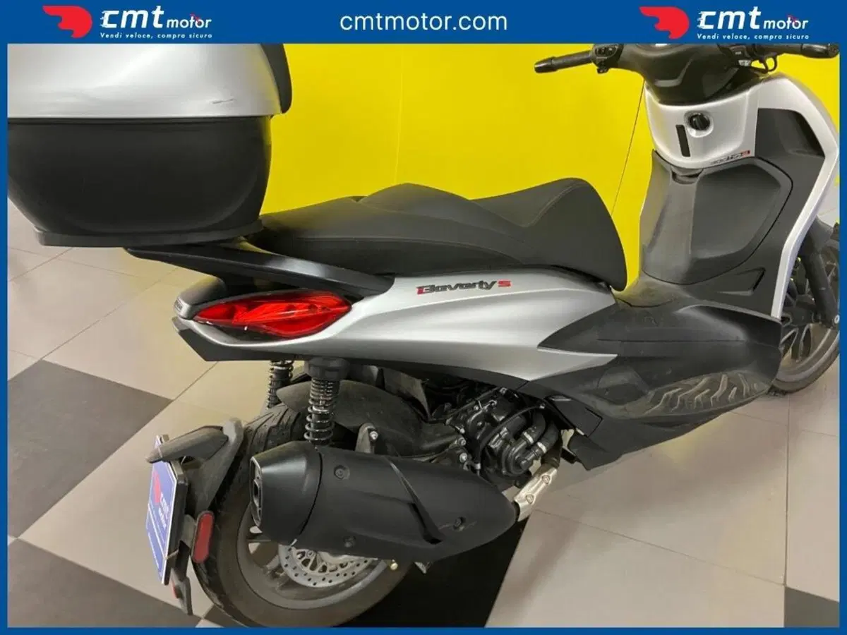 Piaggio Beverly 300 S (2021) (9)