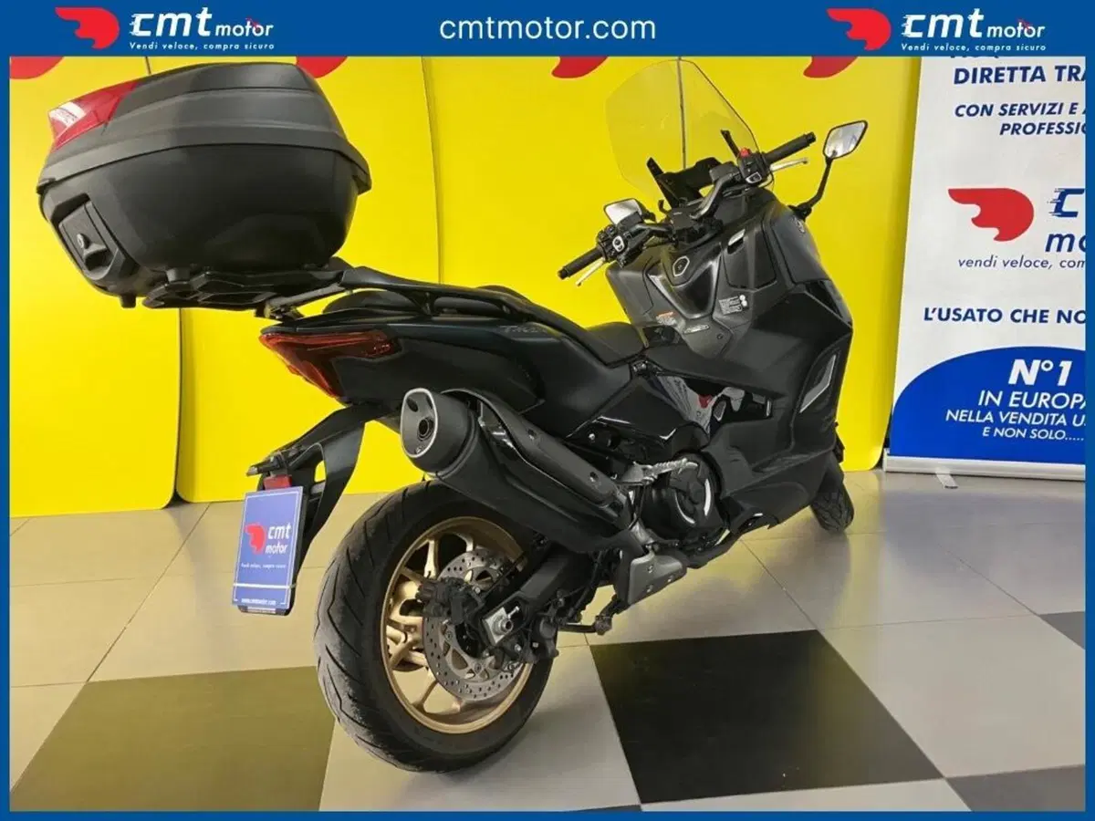 Yamaha T-Max 560 Tech Max (2022 - 24) (4)