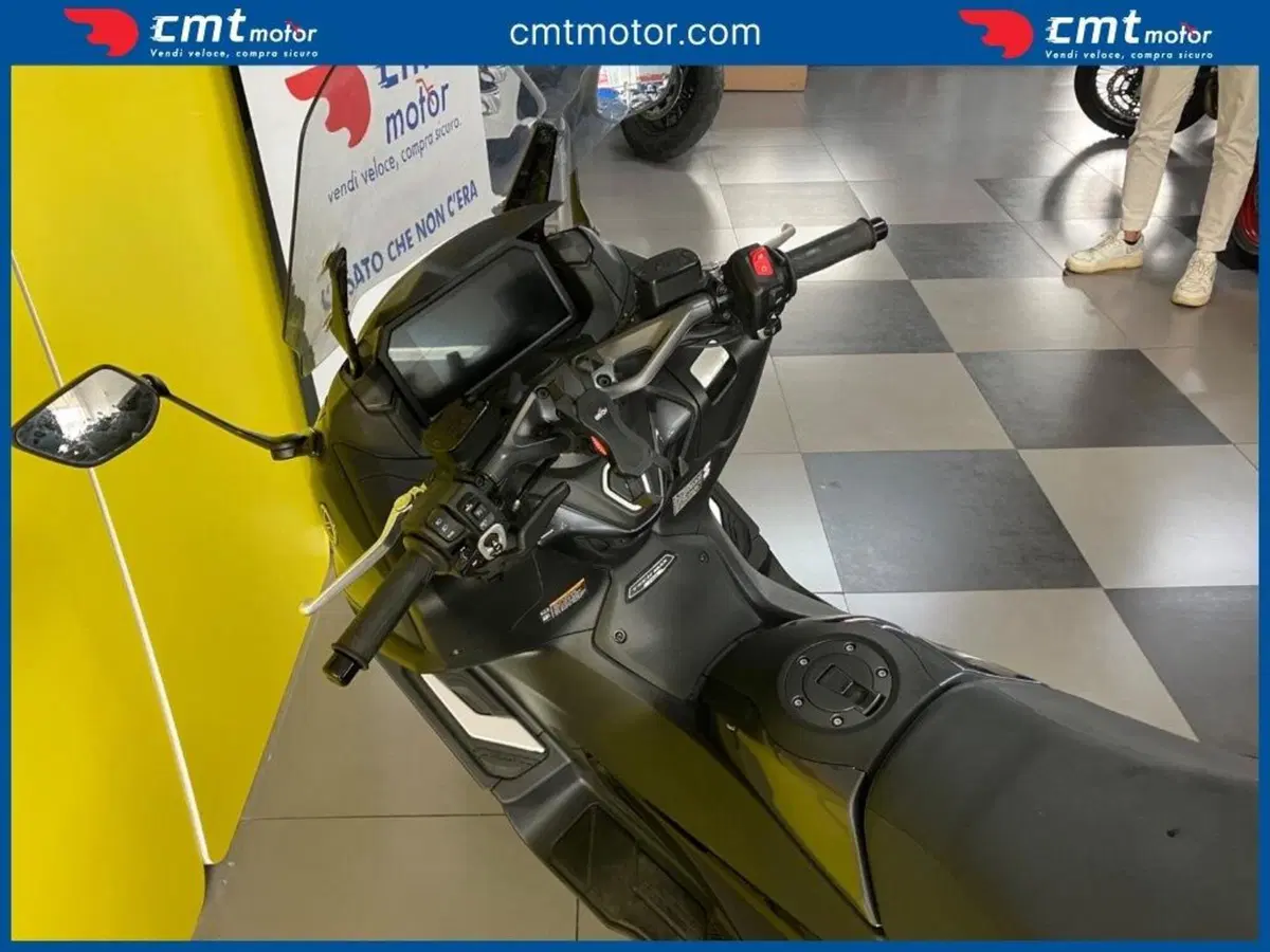 Yamaha T-Max 560 Tech Max (2022 - 24) (6)