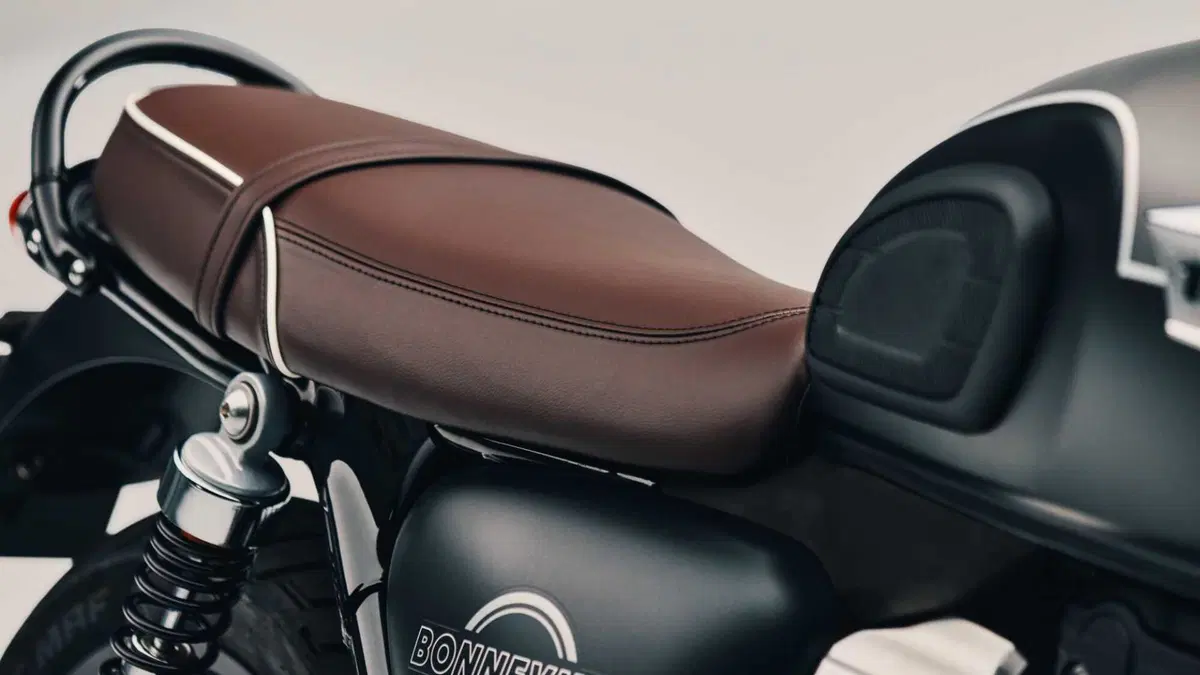 Triumph Bonneville T40 Bonneville T40 Black (2027) (8)
