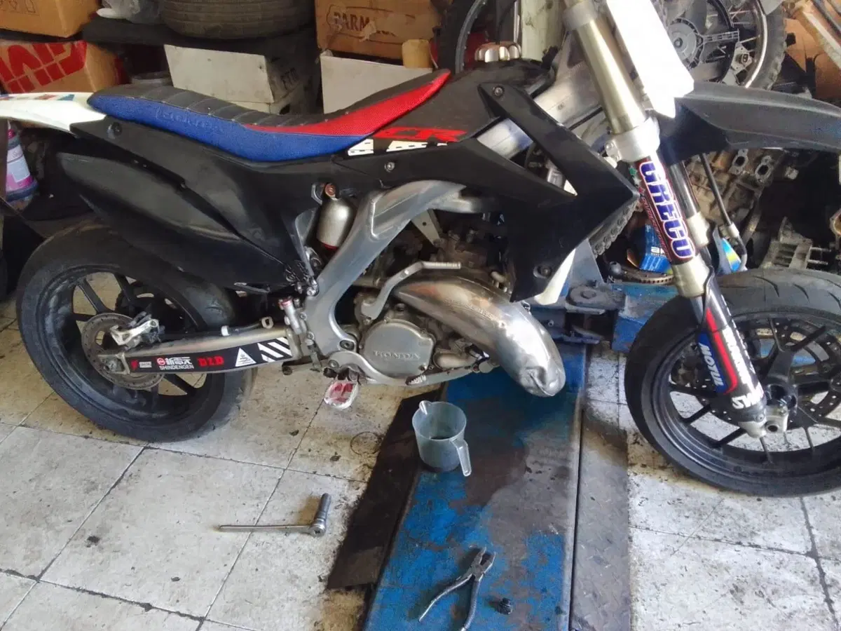 Honda CR 125 R Motard (2000 - 02) (6)