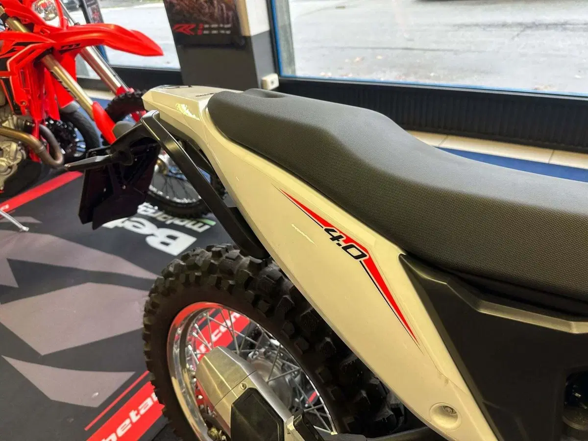 Betamotor Alp 4.0 (2024 - 26) (14)