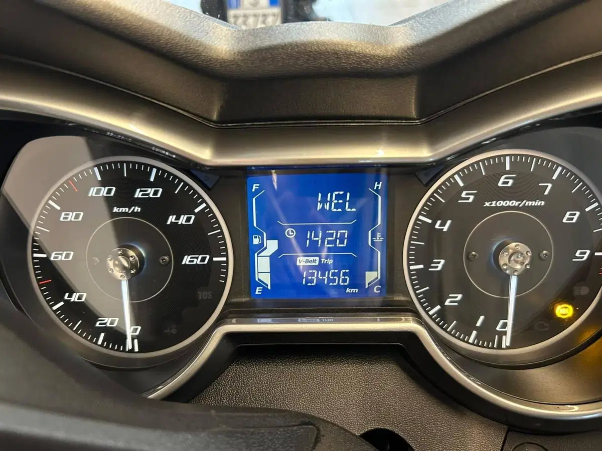 Yamaha X-Max 300 Tech Max (2021 - 24) (4)