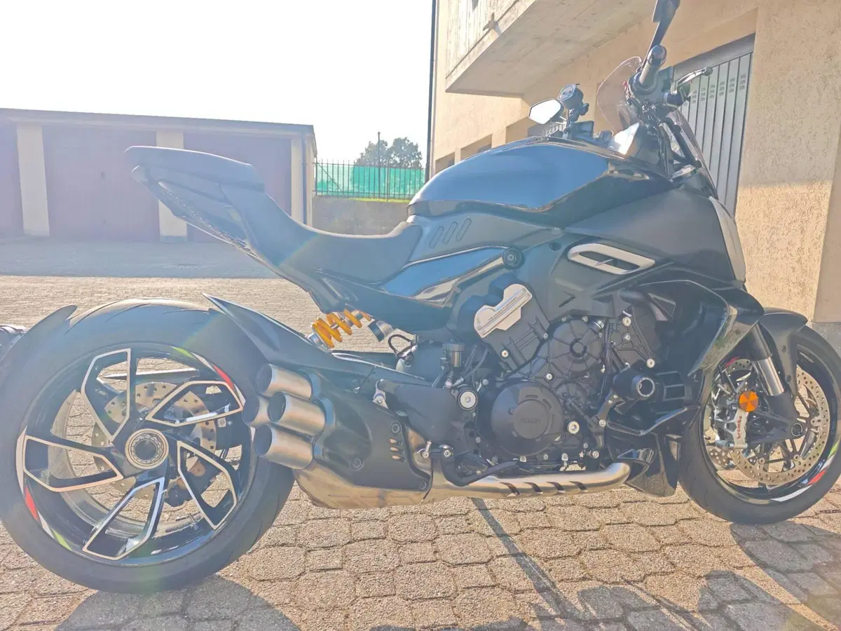 Ducati Diavel V4 (2023 - 26) (4)
