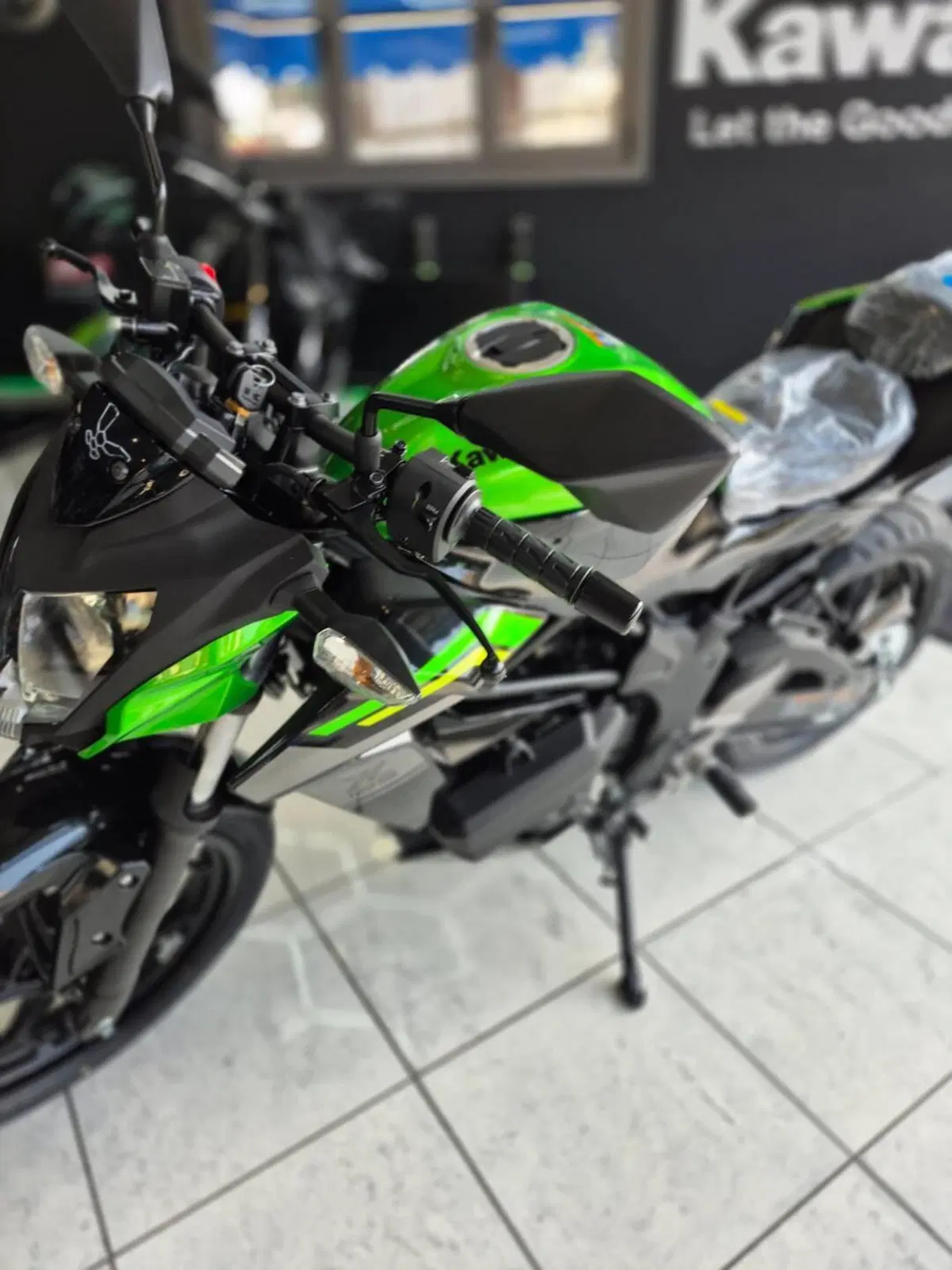 Kawasaki Z 125 (2025 - 27) (9)