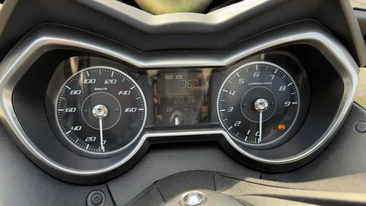 Yamaha X-Max 300 Tech Max (2021 - 24) (6)