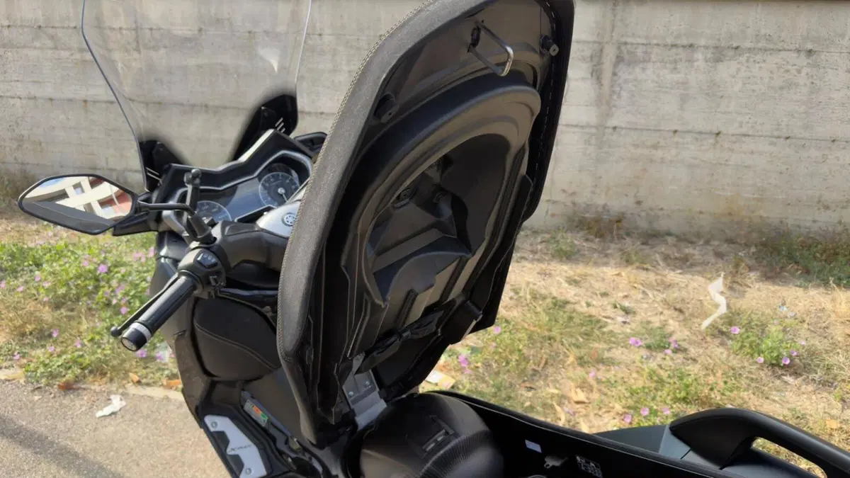 Yamaha X-Max 300 Tech Max (2021 - 24) (12)
