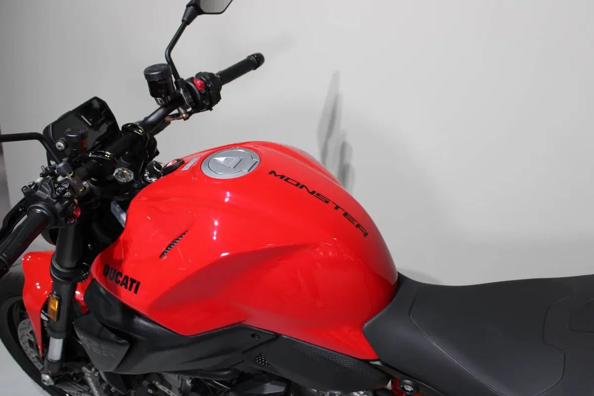 Ducati Monster 890 (2026) (5)