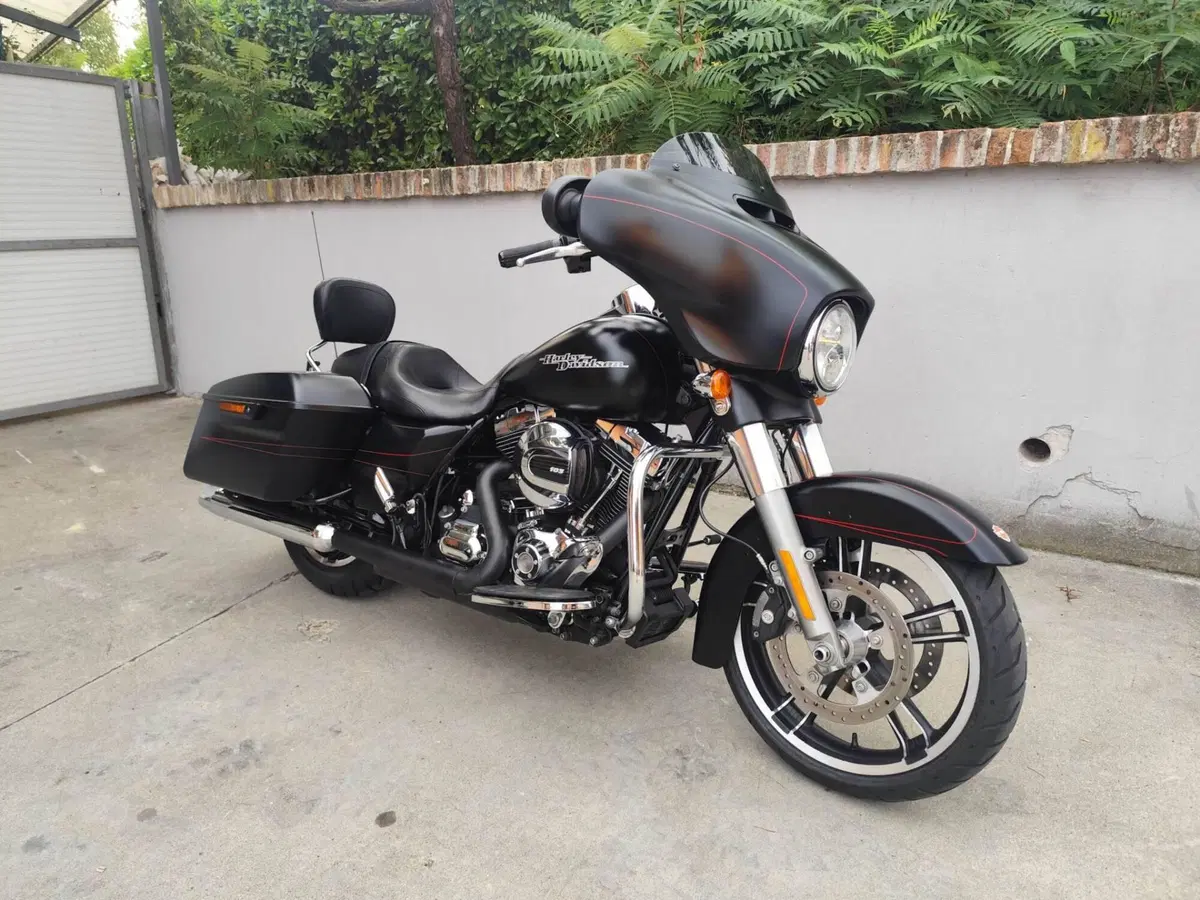 Harley-Davidson 1690 Street Glide Special (2014 - 16) - FLHX (2)