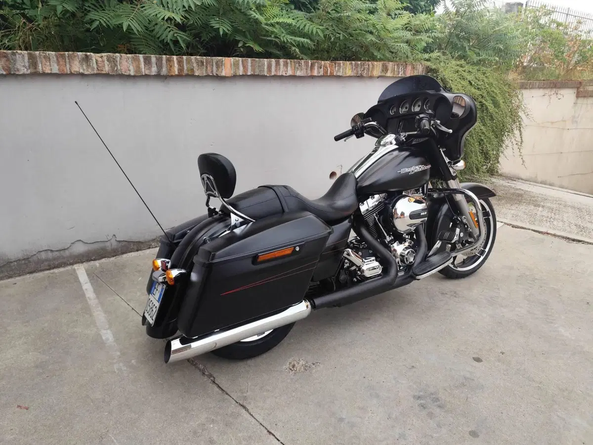 Harley-Davidson 1690 Street Glide Special (2014 - 16) - FLHX (4)