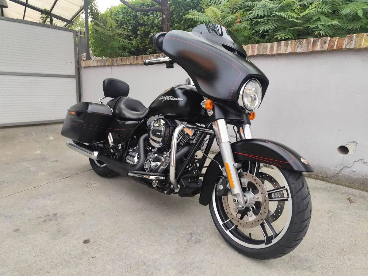 Harley-Davidson 1690 Street Glide Special (2014 - 16) - FLHX (7)