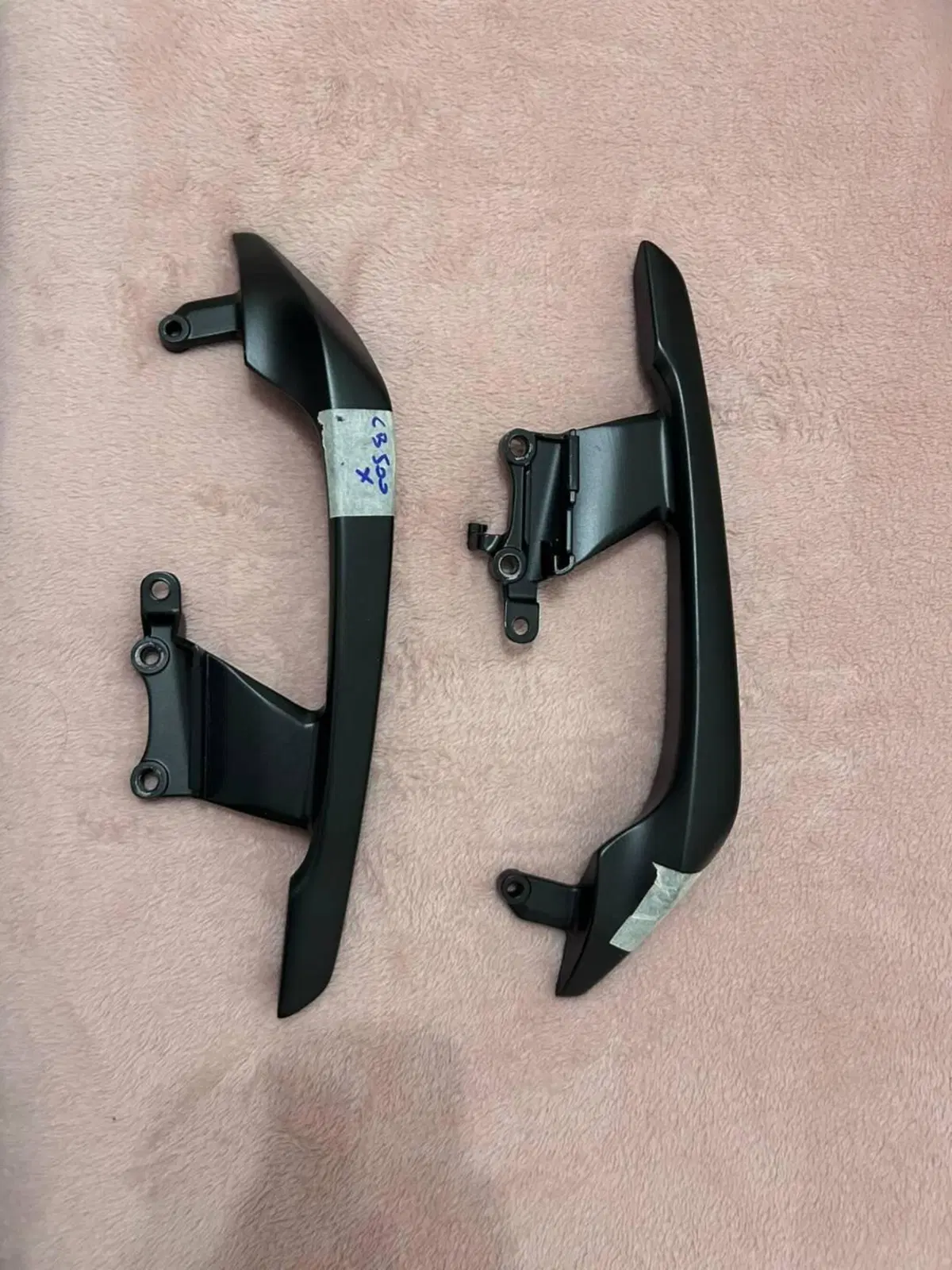 MANIGLIE LATERALI ORIGINALI HONDA CB500X 2021 (2)