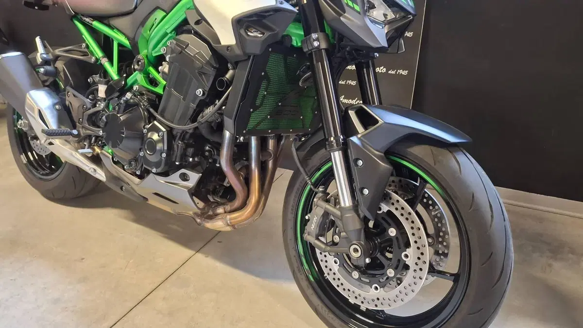 Kawasaki Z 900 (2025 - 27) (4)