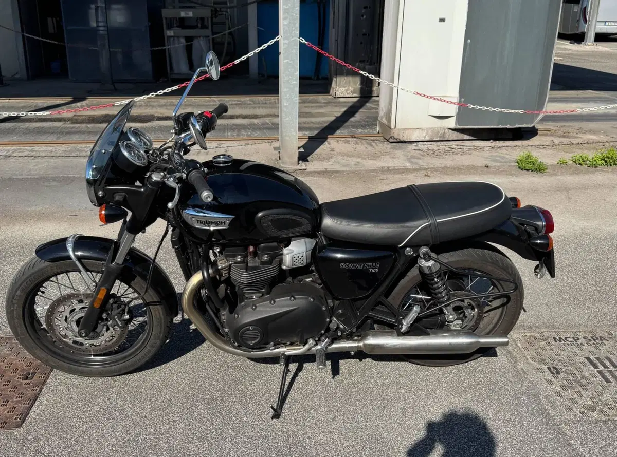 Triumph Bonneville T100 (2021 - 25) (4)
